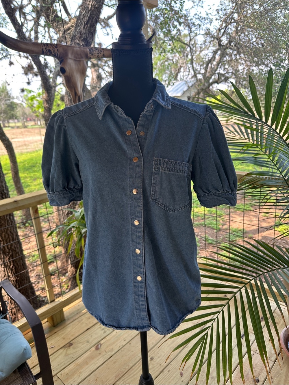 Denim Short-Sleeve Button-Up Shirt - Blue